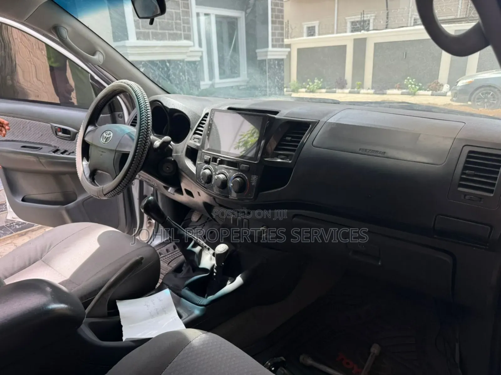 Toyota Hilux SR 4x4 2013 White