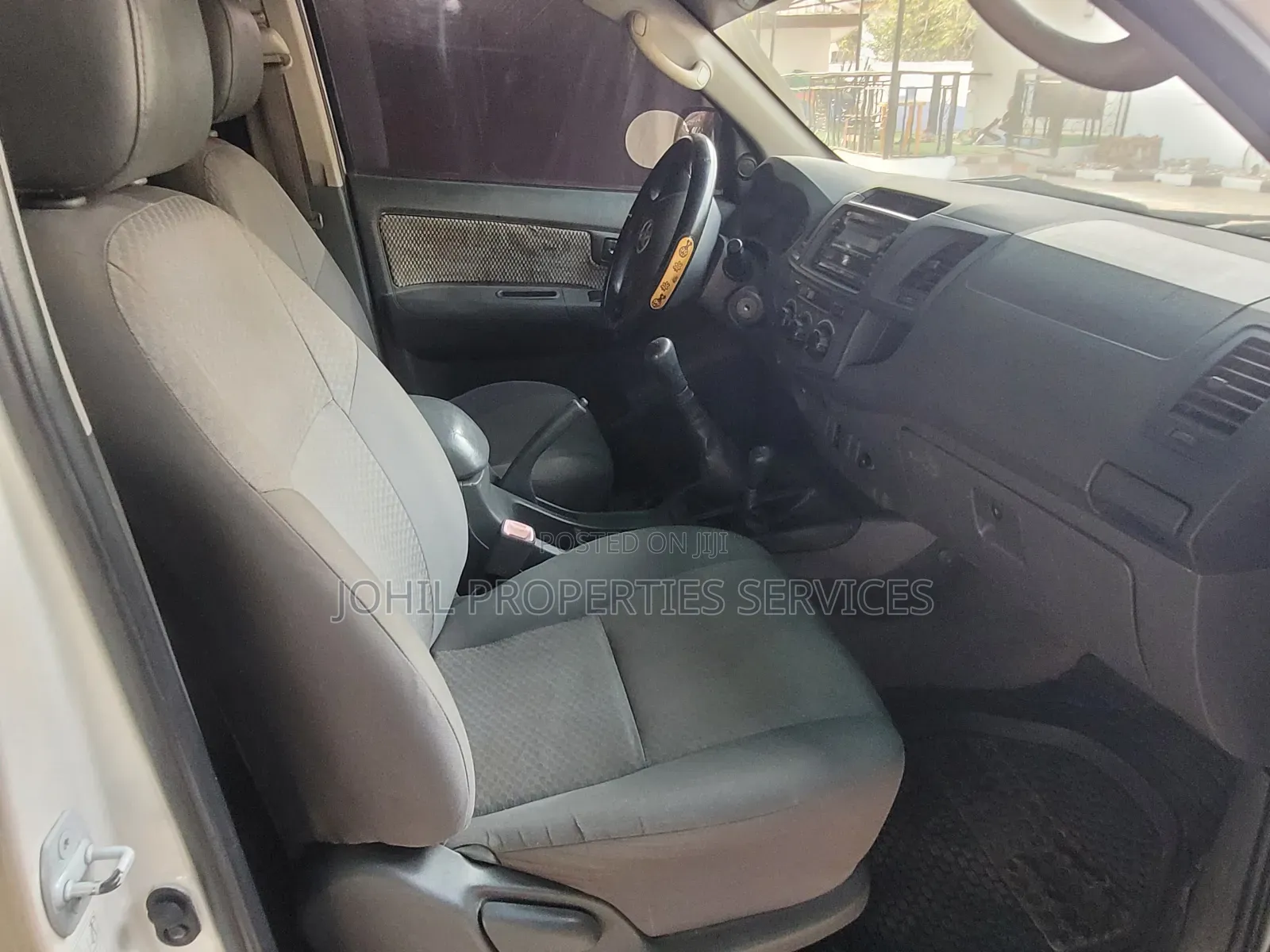 Toyota Hilux SR 4x4 2013 White