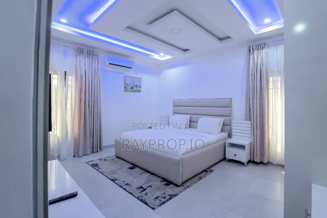 Jd - 5 Bedroom Shortlet in Lekki Phase