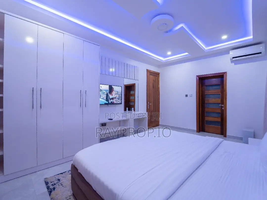 Jd - 5 Bedroom Shortlet in Lekki Phase