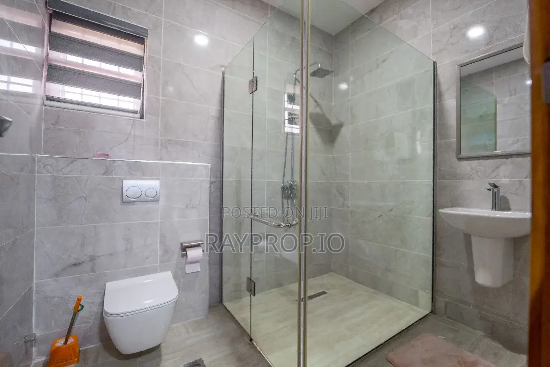 Jd - 5 Bedroom Shortlet in Lekki Phase