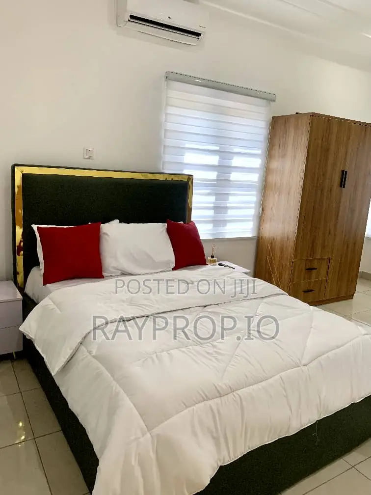 049181rz - 3 Bedroom Shortlet in Allen Ikeja