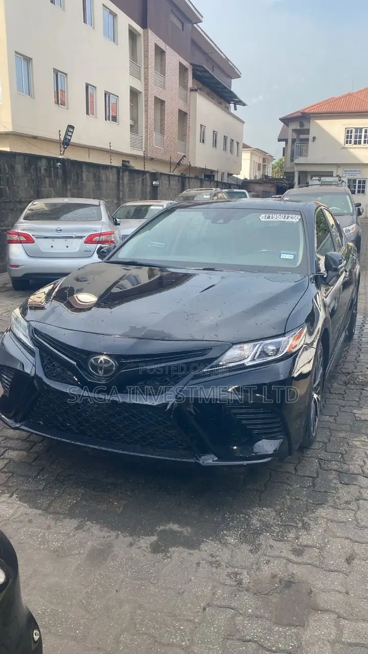 Toyota Camry SE FWD 2020 Black