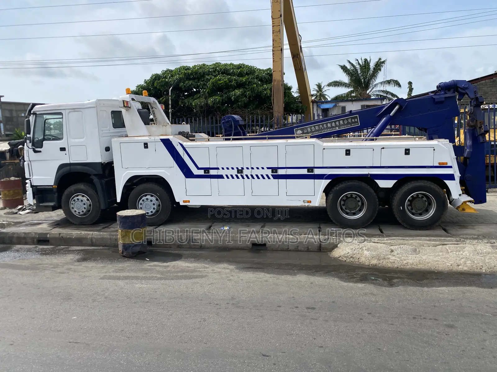 Howo 371hp Wrecker Crane Truck 8x4, 120 Tons
