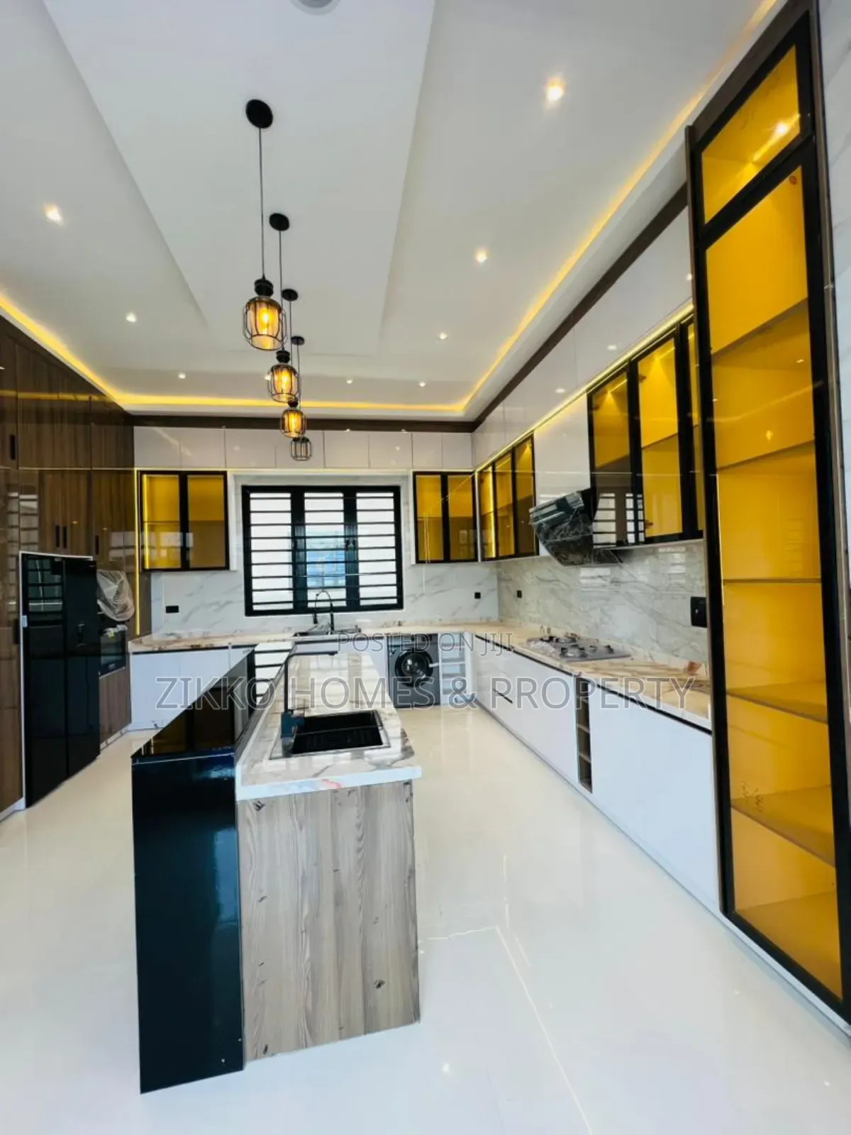5bdrm Duplex in Ikota, Lekki for sale