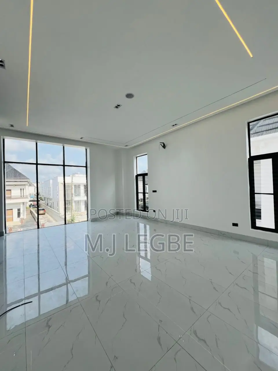 5bdrm Duplex in Ikota, Lekki for sale