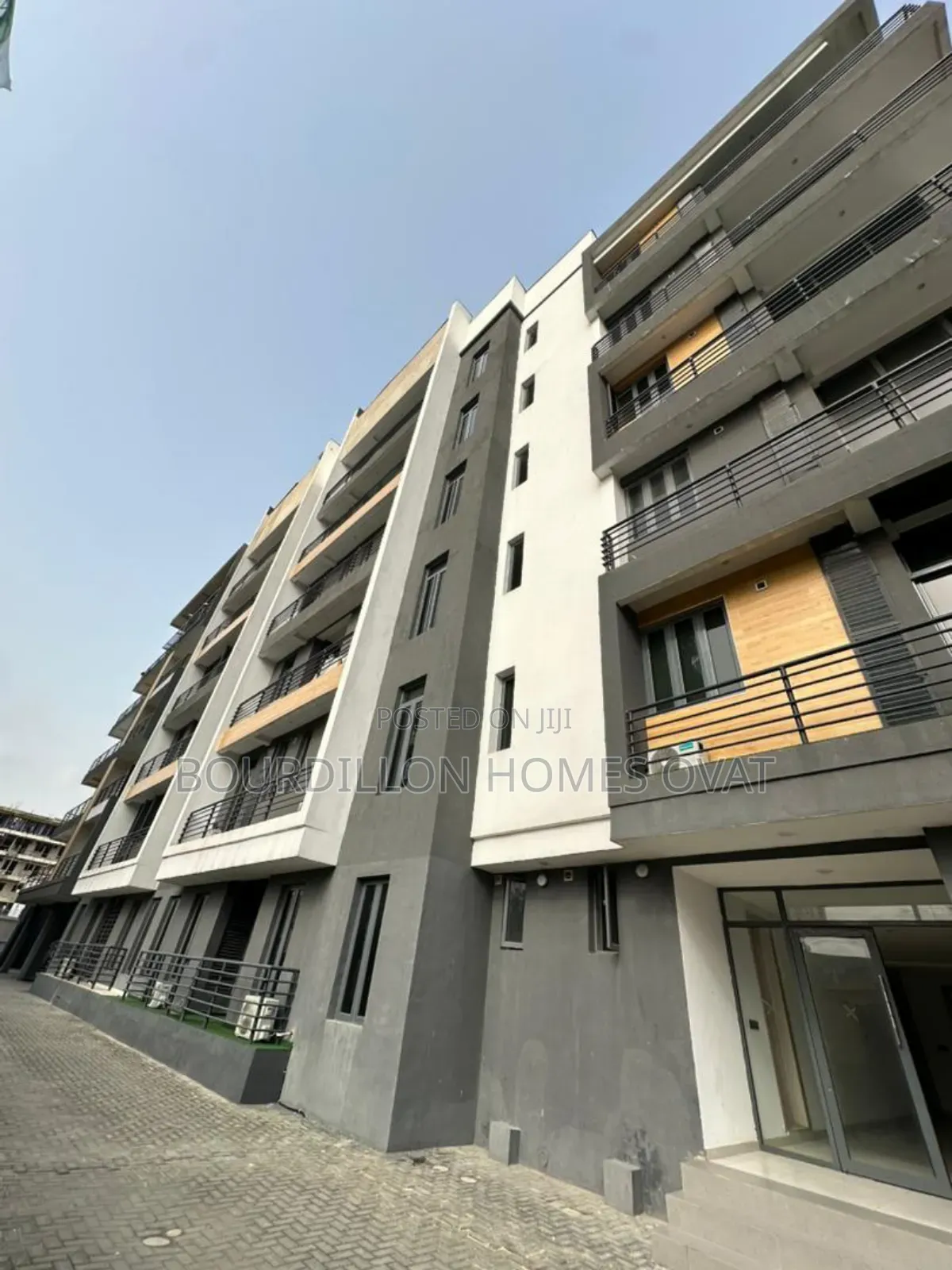 3bdrm Apartment in Lekki Phase 1 for sale