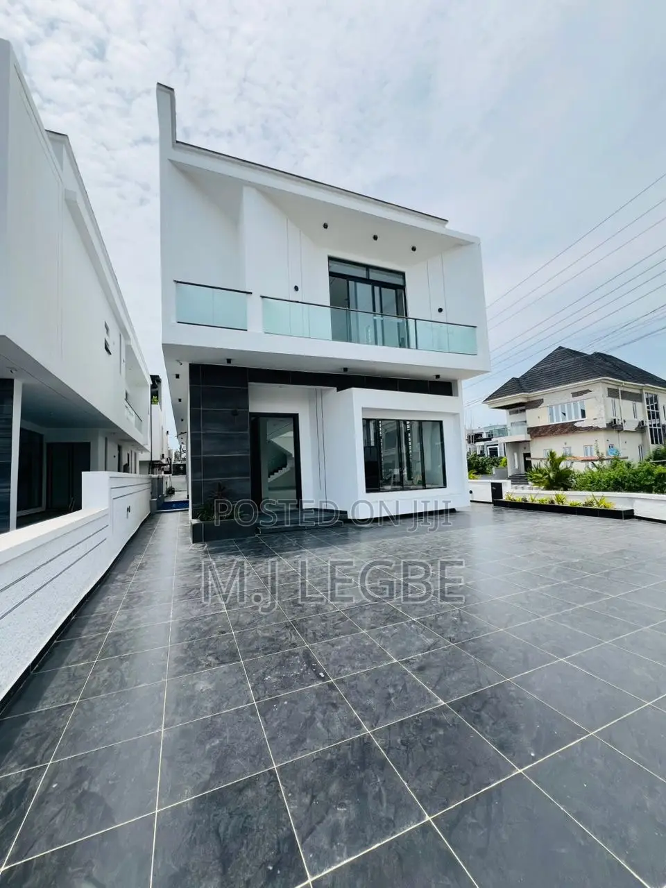 5bdrm Duplex in Ikota, Lekki for sale