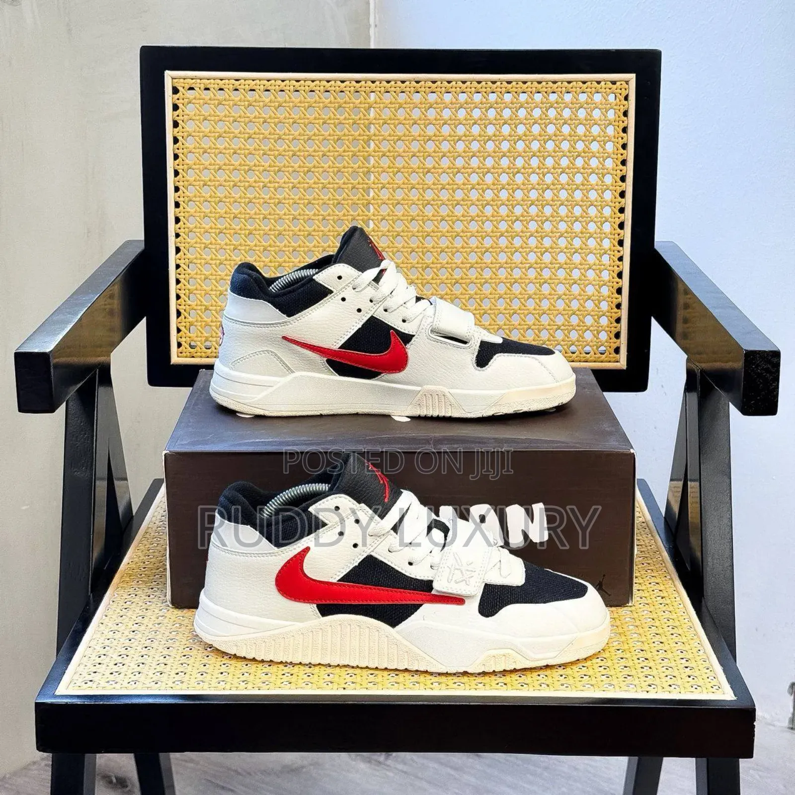 Classic Sport Runner White/Black Red