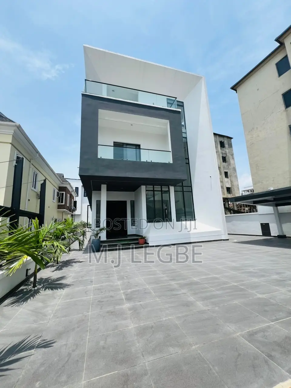 6bdrm Duplex in Ikota, Lekki for sale