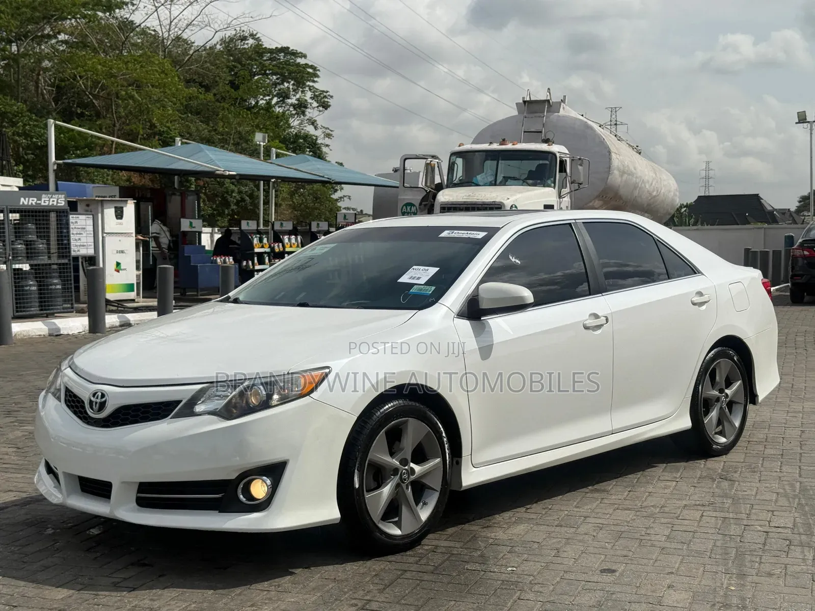 Toyota Camry SE 4dr Sedan (2.5L 4cyl 6A) 2012 White