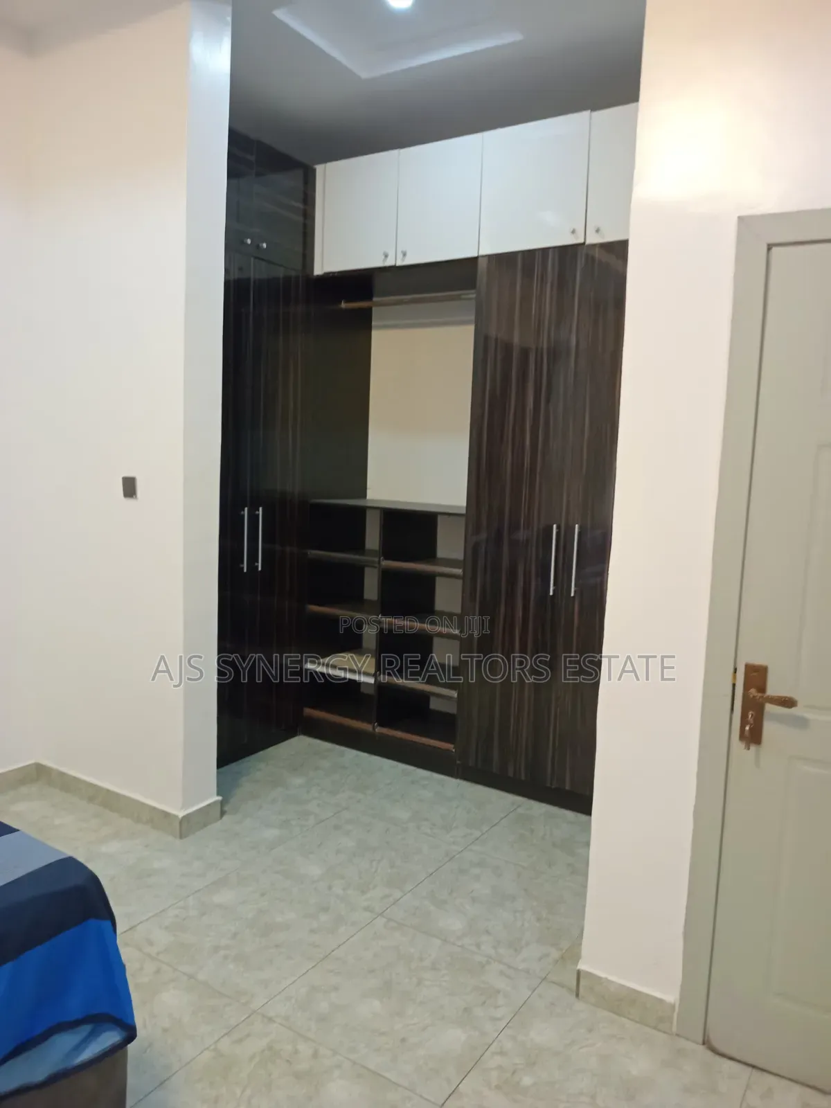 Furnished 4bdrm Duplex in Chevron for sale