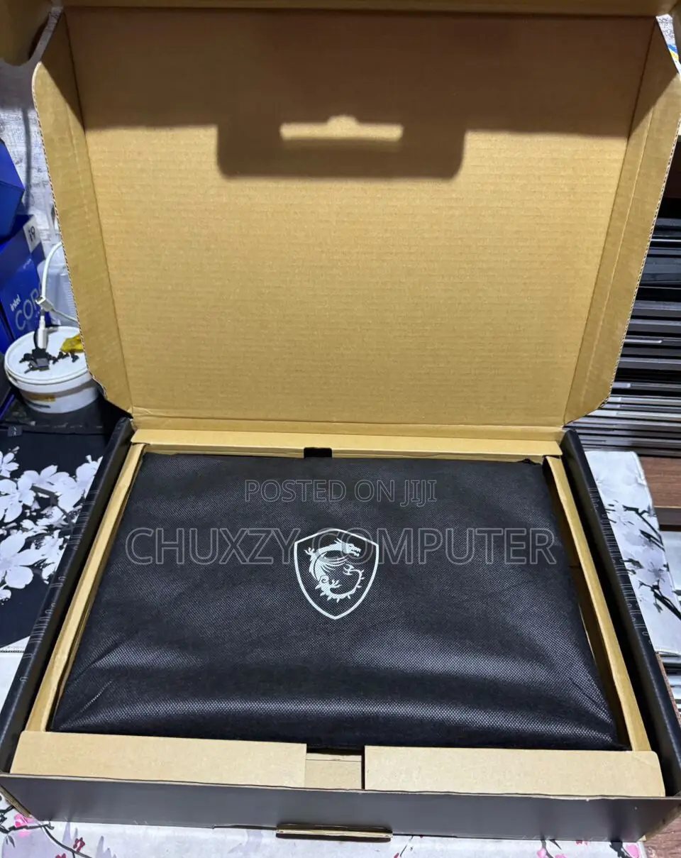 New Laptop MSI Stealth 17 Studio A13V 32GB Intel Core i9 SSD 1T