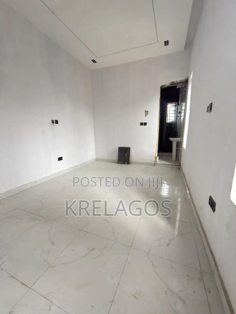 4bdrm Duplex in Igbo-efon for sale