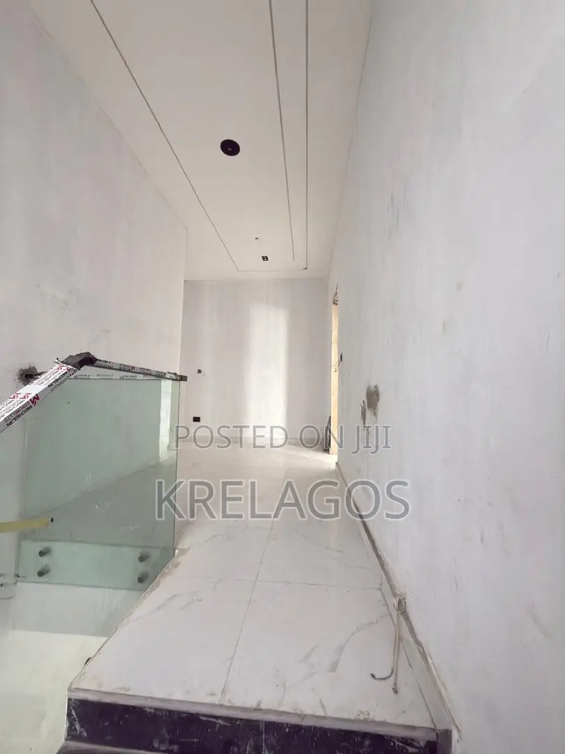 4bdrm Duplex in Igbo-efon for sale