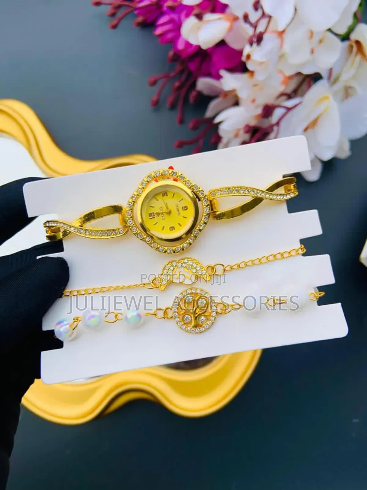 Affordable Perfect Gift for Ladies: Wristwatch, Bracelet