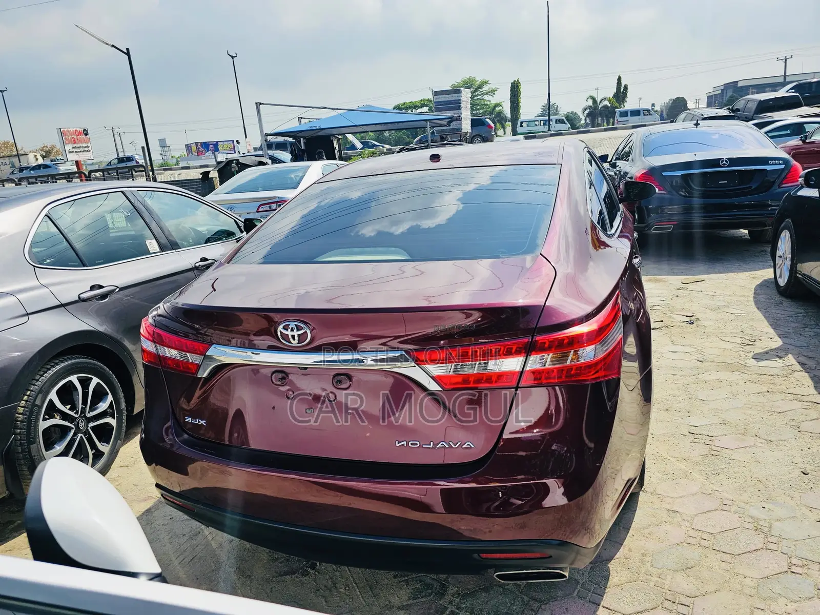 Toyota Avalon XLE Premium Sedan FWD (3.5L 6cyl 6A) 2013 Burgundy
