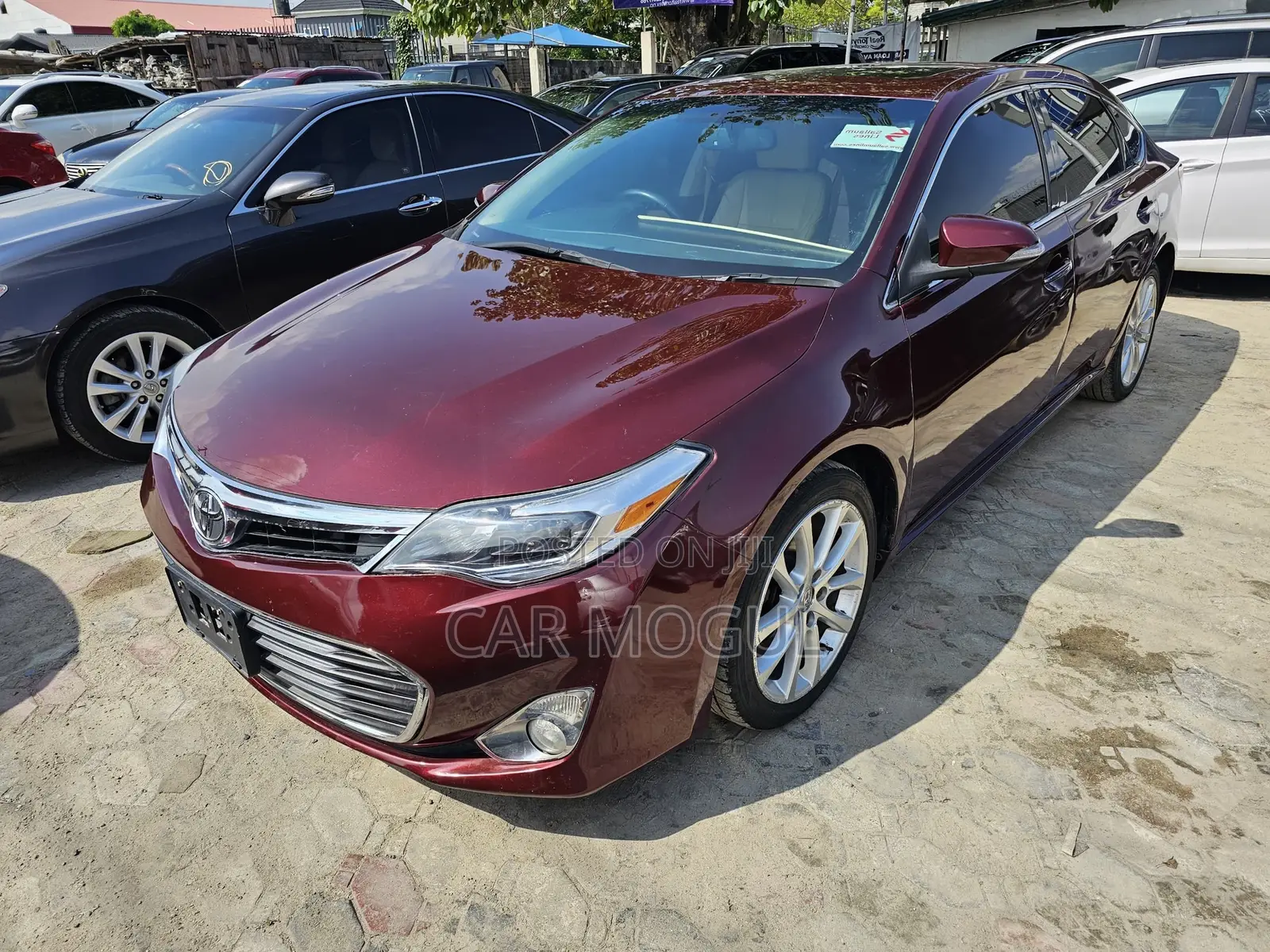 Toyota Avalon XLE Premium Sedan FWD (3.5L 6cyl 6A) 2013 Burgundy