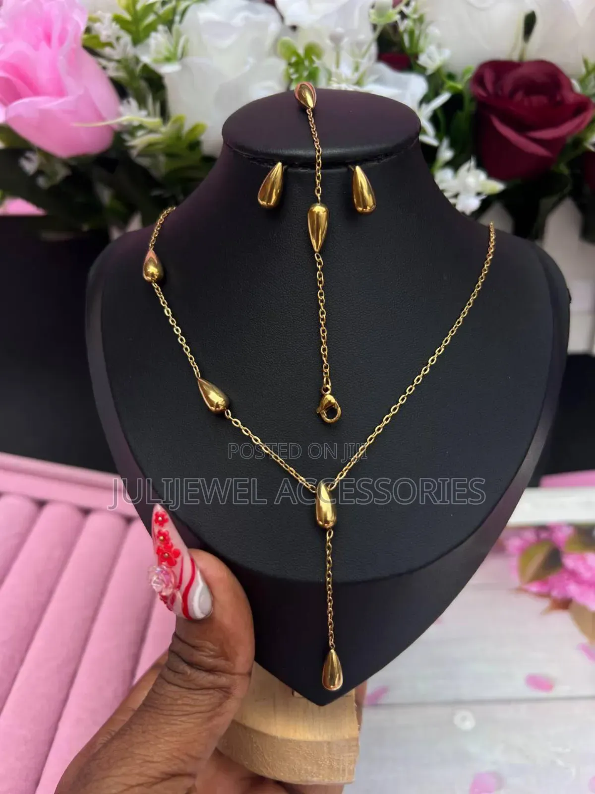 Ladies Necklace Set