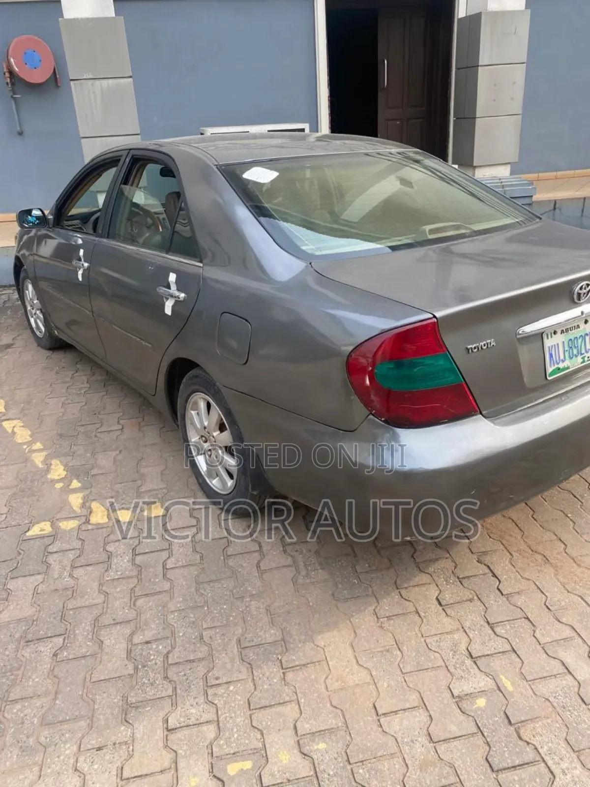 Toyota Camry XLE 4dr Sedan (2.4L 4cyl 4A) 2004 Gray