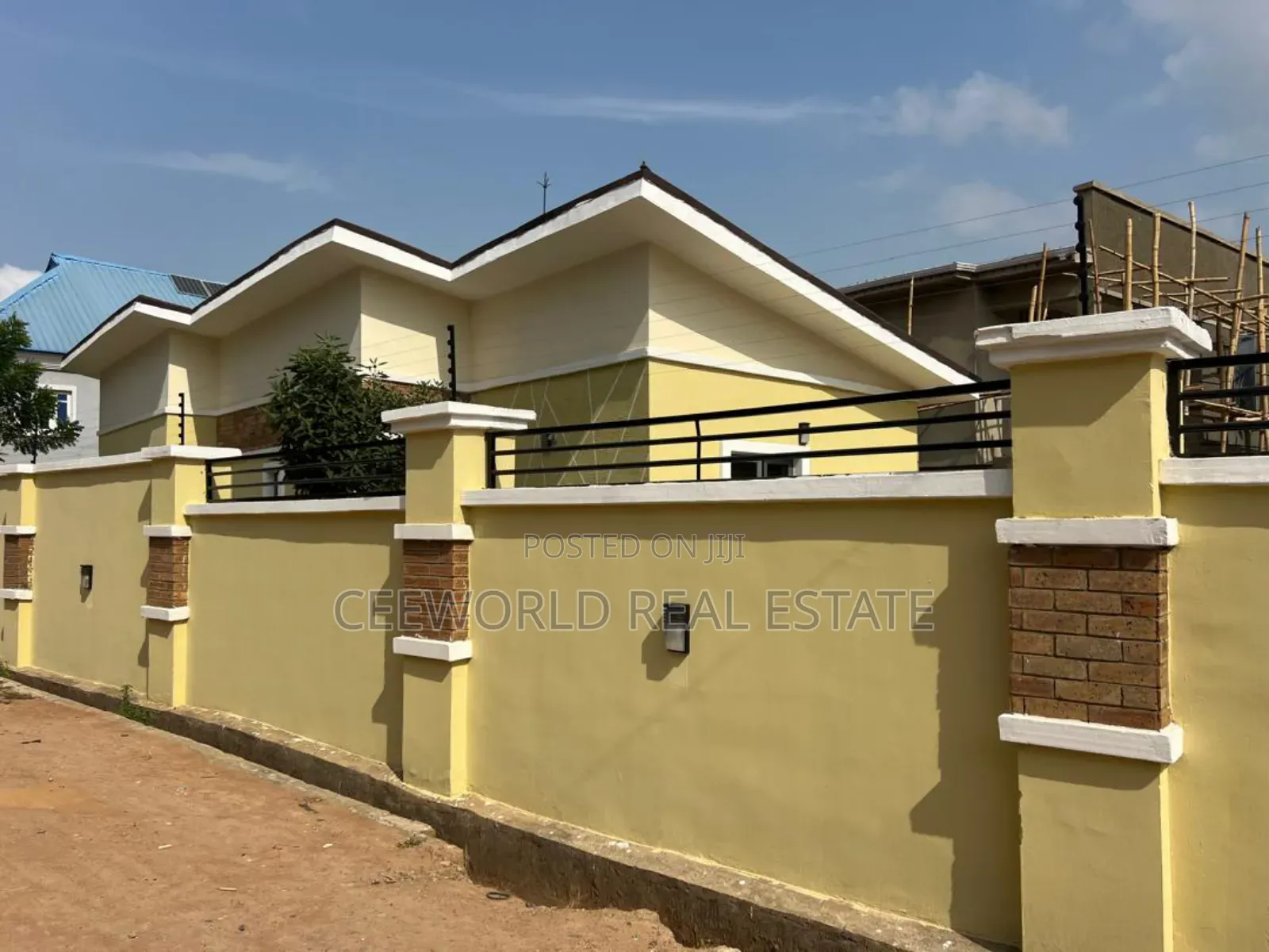 2bdrm Bungalow in Golden Palace, Akala Express for rent