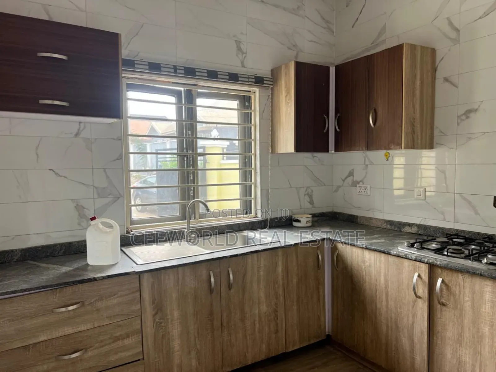 2bdrm Bungalow in Golden Palace, Akala Express for rent