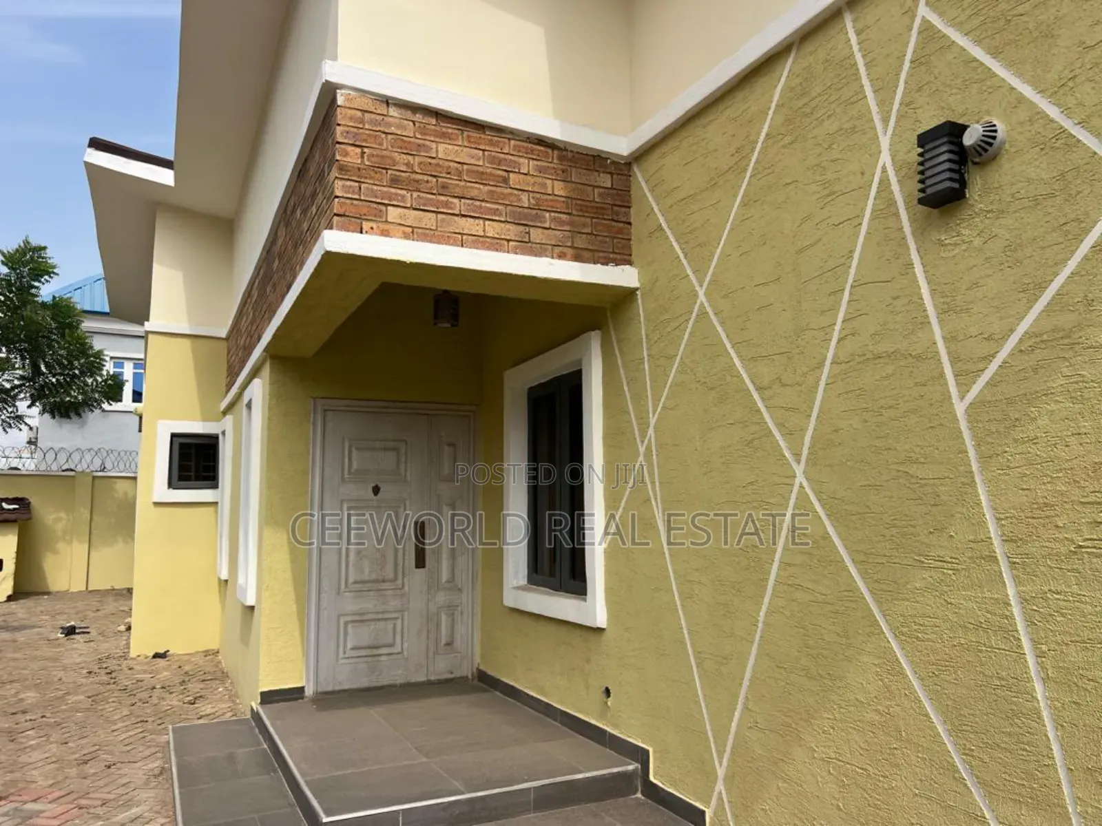 2bdrm Bungalow in Golden Palace, Akala Express for rent