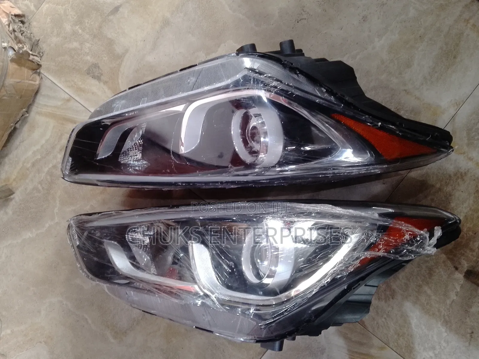 Headlight Hyundai Santa Fe 2016 Brand New