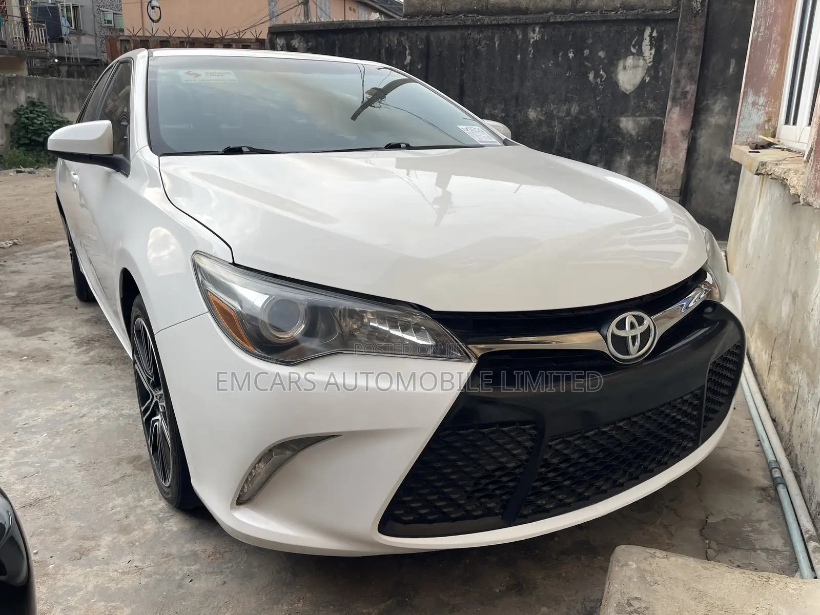 Toyota Camry SE w/Special Edition Pkg (2.5L 4cyl 6A) 2016 White