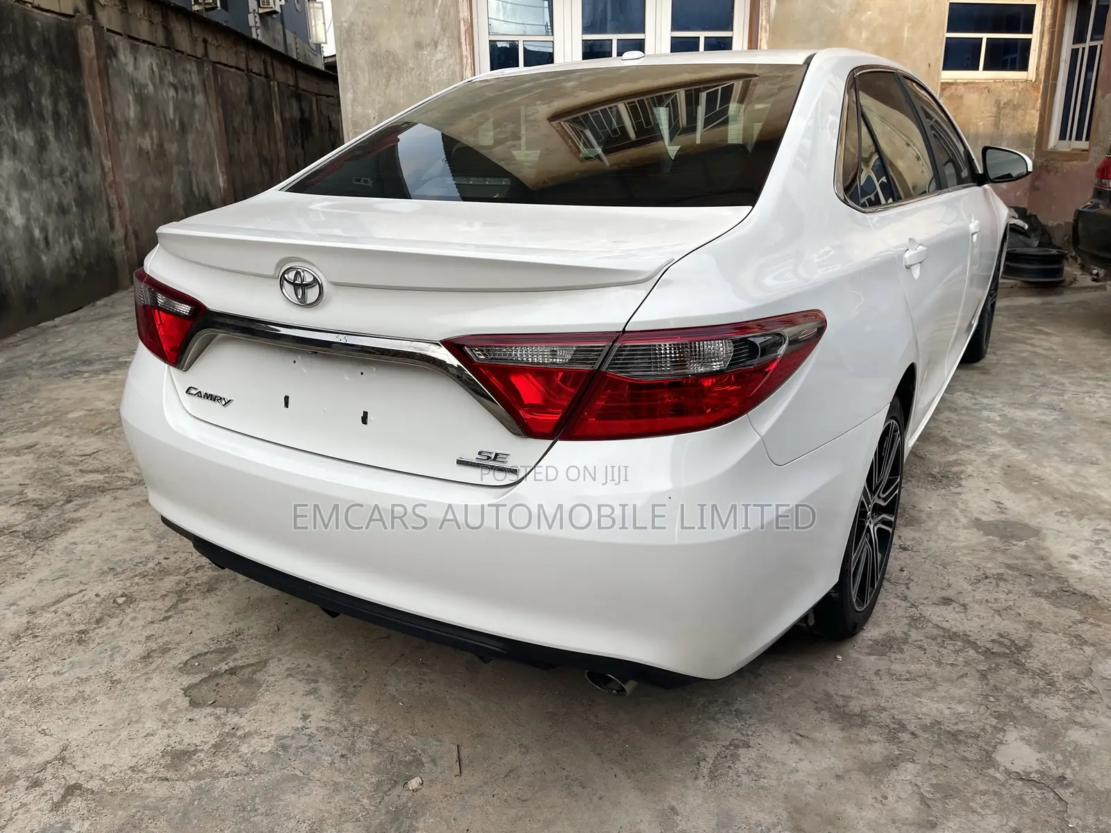 Toyota Camry SE w/Special Edition Pkg (2.5L 4cyl 6A) 2016 White