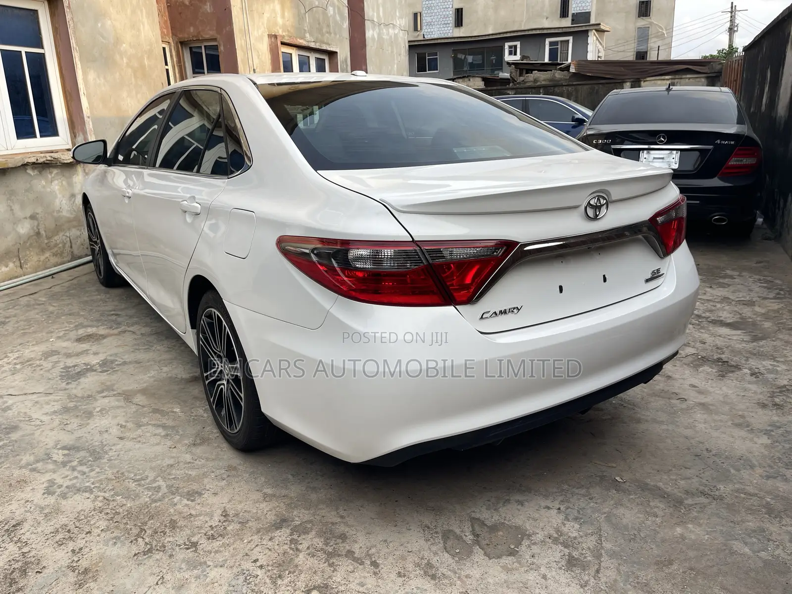 Toyota Camry SE w/Special Edition Pkg (2.5L 4cyl 6A) 2016 White