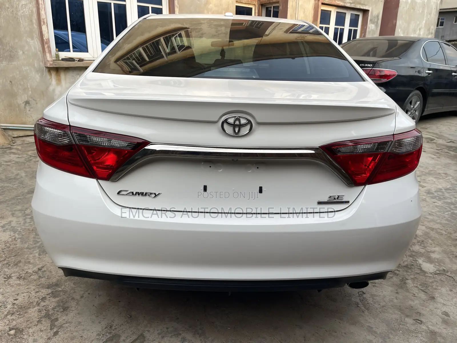 Toyota Camry SE w/Special Edition Pkg (2.5L 4cyl 6A) 2016 White