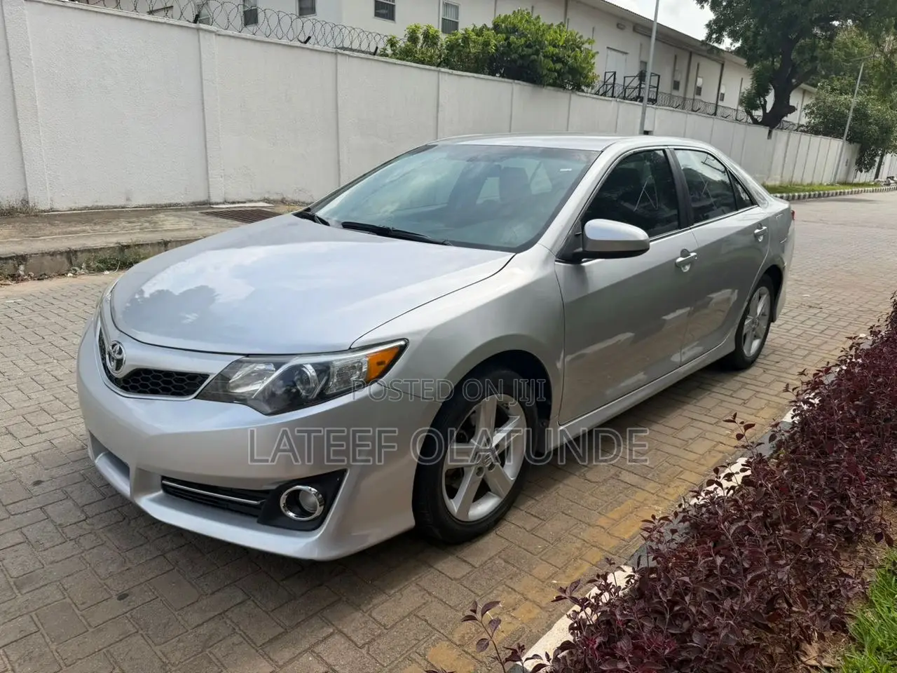 Toyota Camry SE 4dr Sedan w/Prod. End 11/13 (2.5L 4cyl 6A) 2014 Silver
