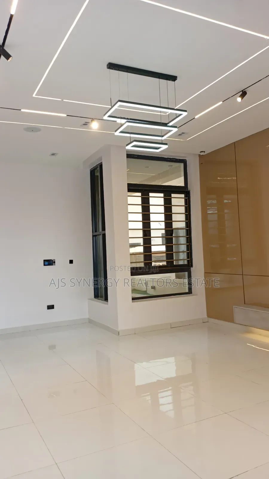 5bdrm Duplex in Chevron for sale