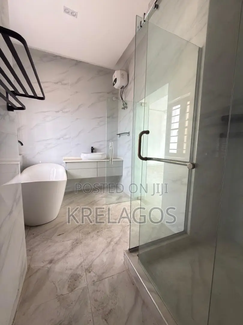 5bdrm Duplex in Ologolo for sale