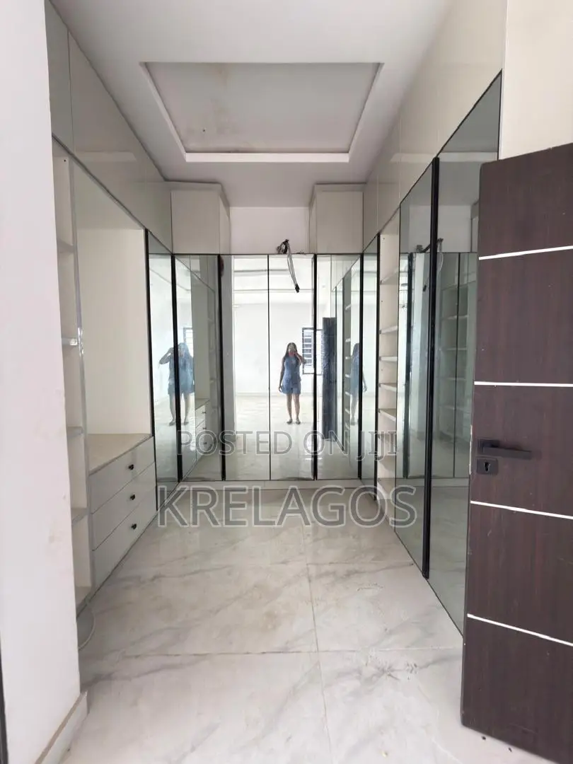 5bdrm Duplex in Ologolo for sale