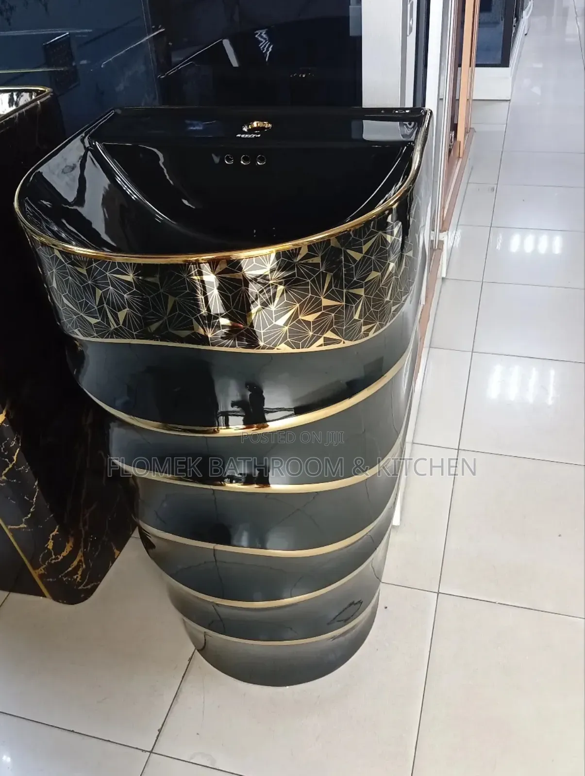 Luxury Black & Gold Pedestal Wash Basin – Premium Designer Sink