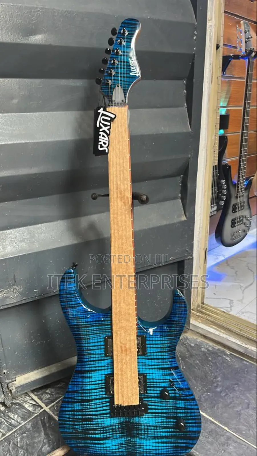 Luxars Modern Superstrat – Blue Tiger Flame