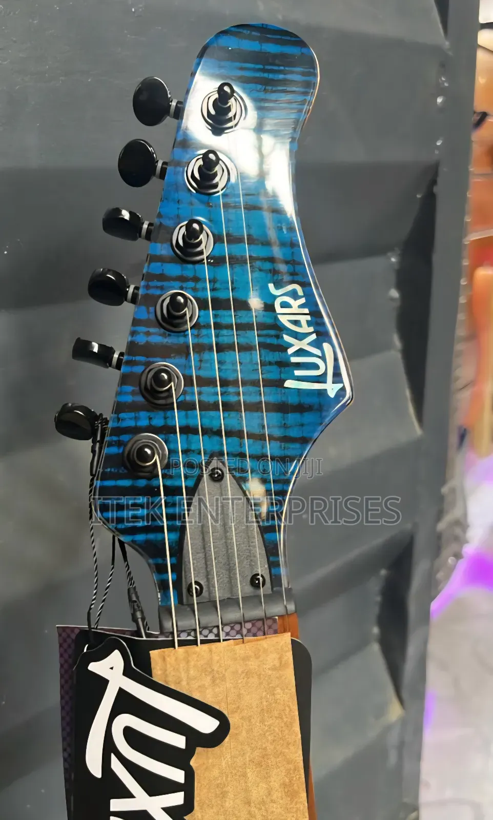 Luxars Modern Superstrat – Blue Tiger Flame