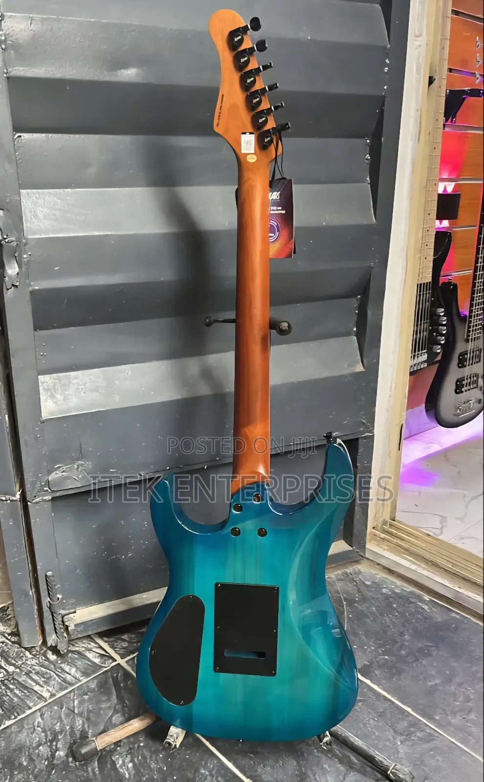 Luxars Modern Superstrat – Blue Tiger Flame