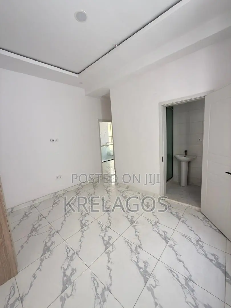4bdrm Duplex in Ologolo for sale