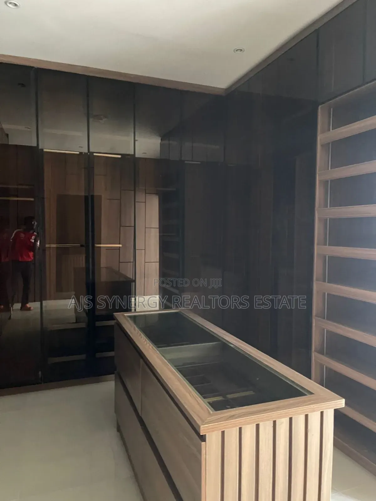 6bdrm House in Lekki Phase 1 for sale