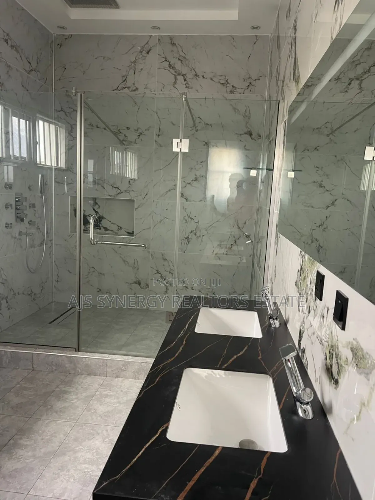 6bdrm House in Lekki Phase 1 for sale