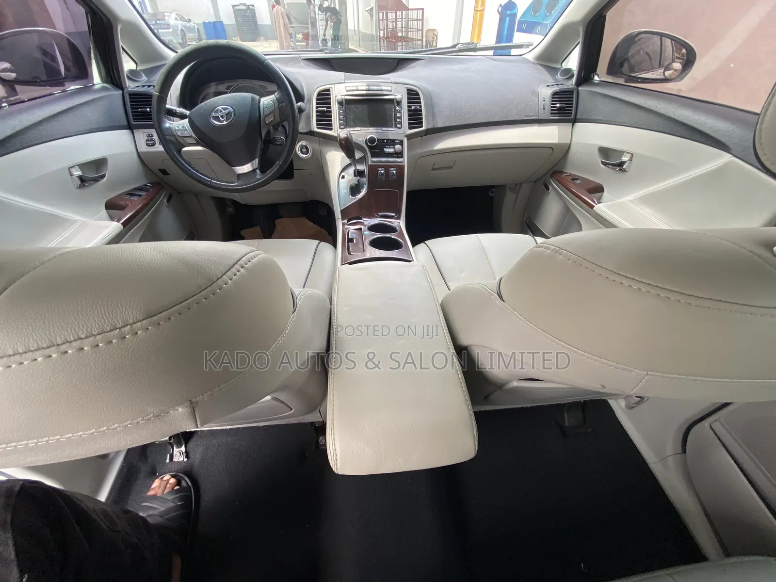 Toyota Venza Limited 2011 White