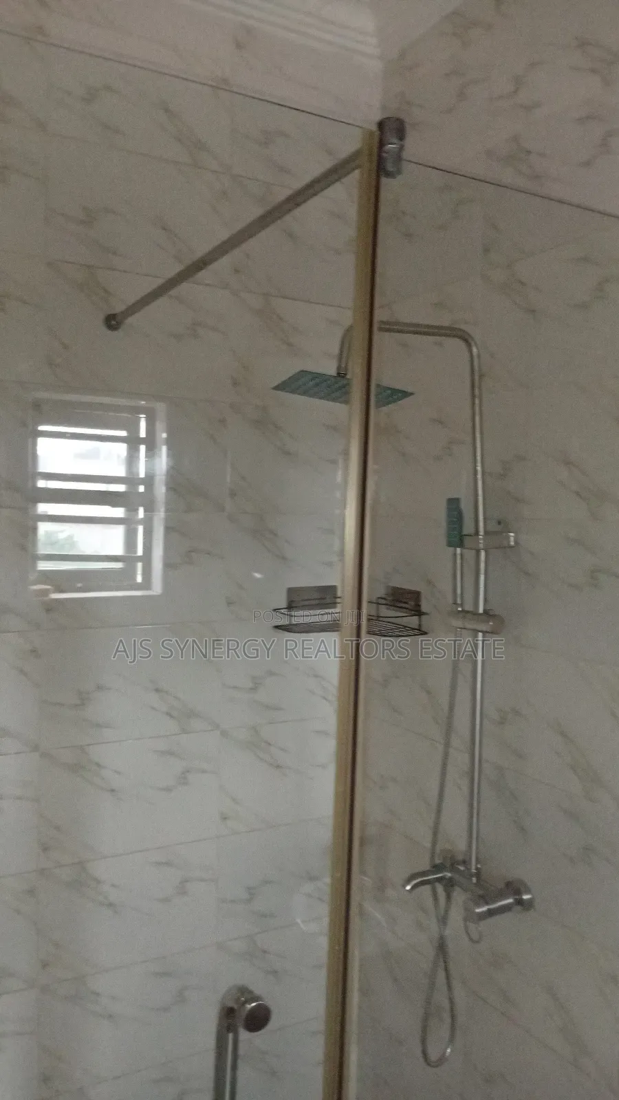 3bdrm Apartment in Chevron for rent