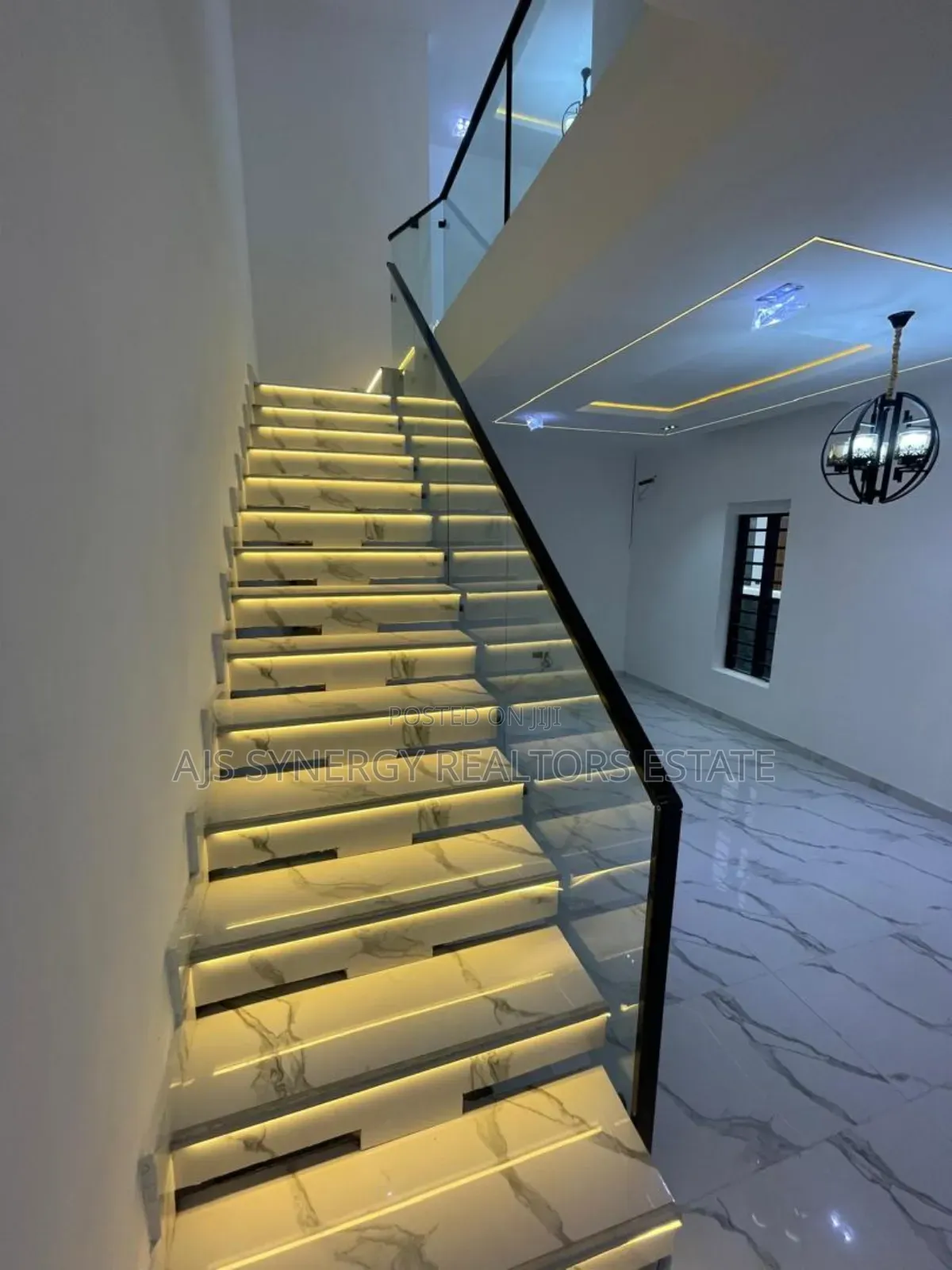 4bdrm Duplex in Chevron for sale