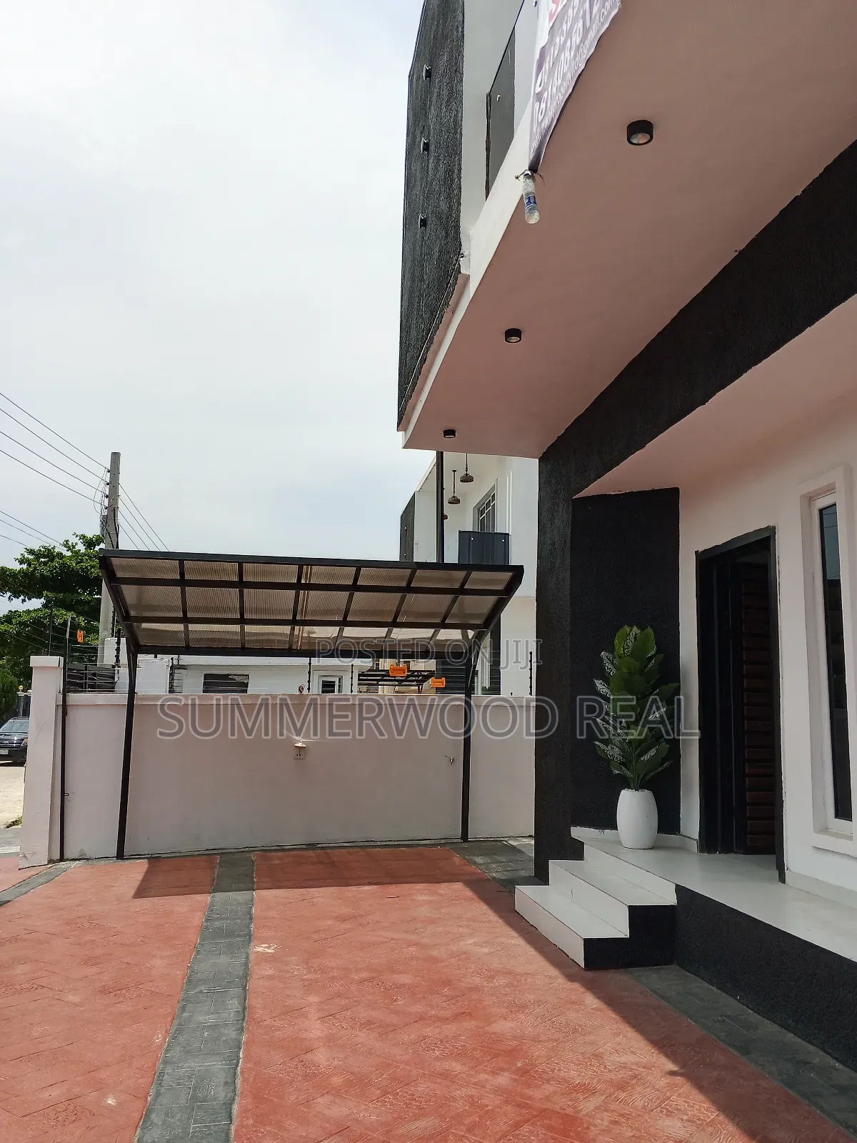 5bdrm Duplex in Lekki Phase 2 for sale