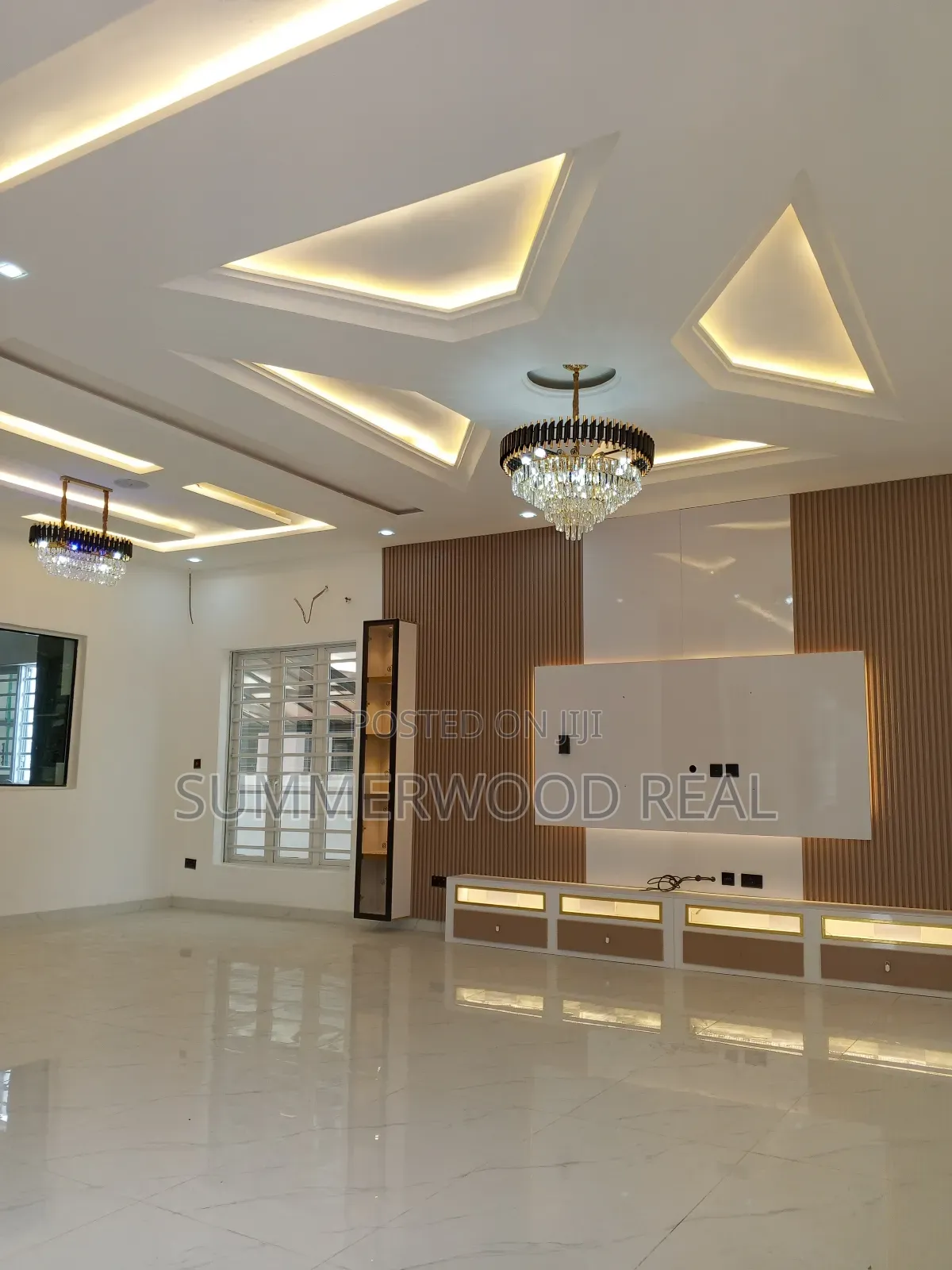 5bdrm Duplex in Lekki Phase 2 for sale