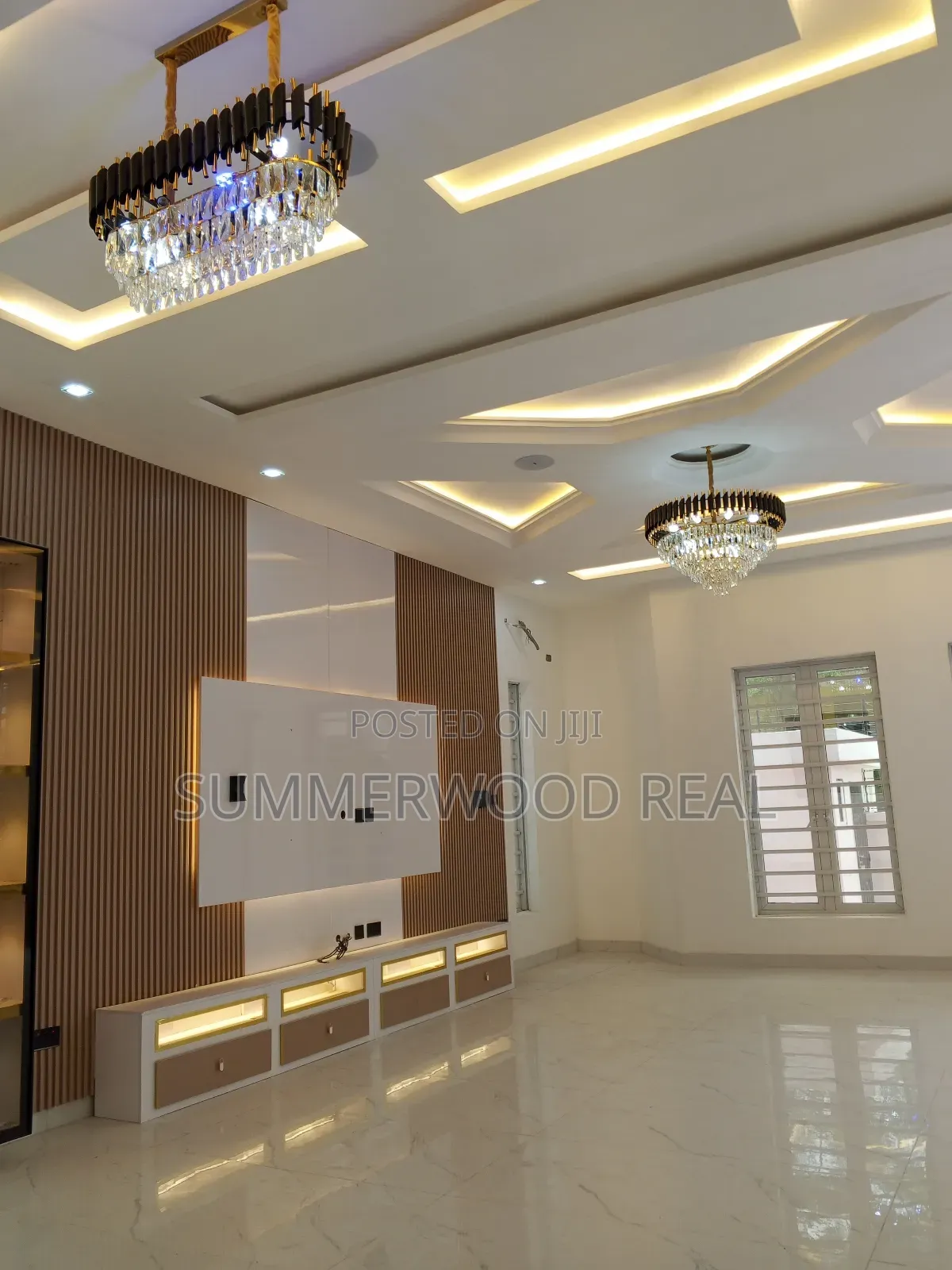 5bdrm Duplex in Lekki Phase 2 for sale