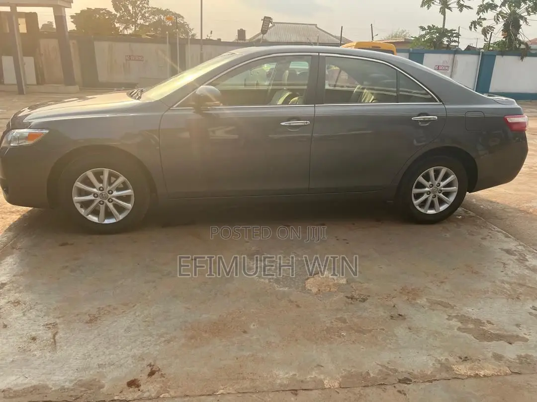 Toyota Camry XLE 4dr Sedan (2.4L 4cyl 5A) 2009 Gray